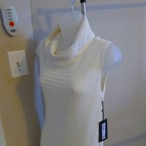 White sleeveless turtleneck tunic top